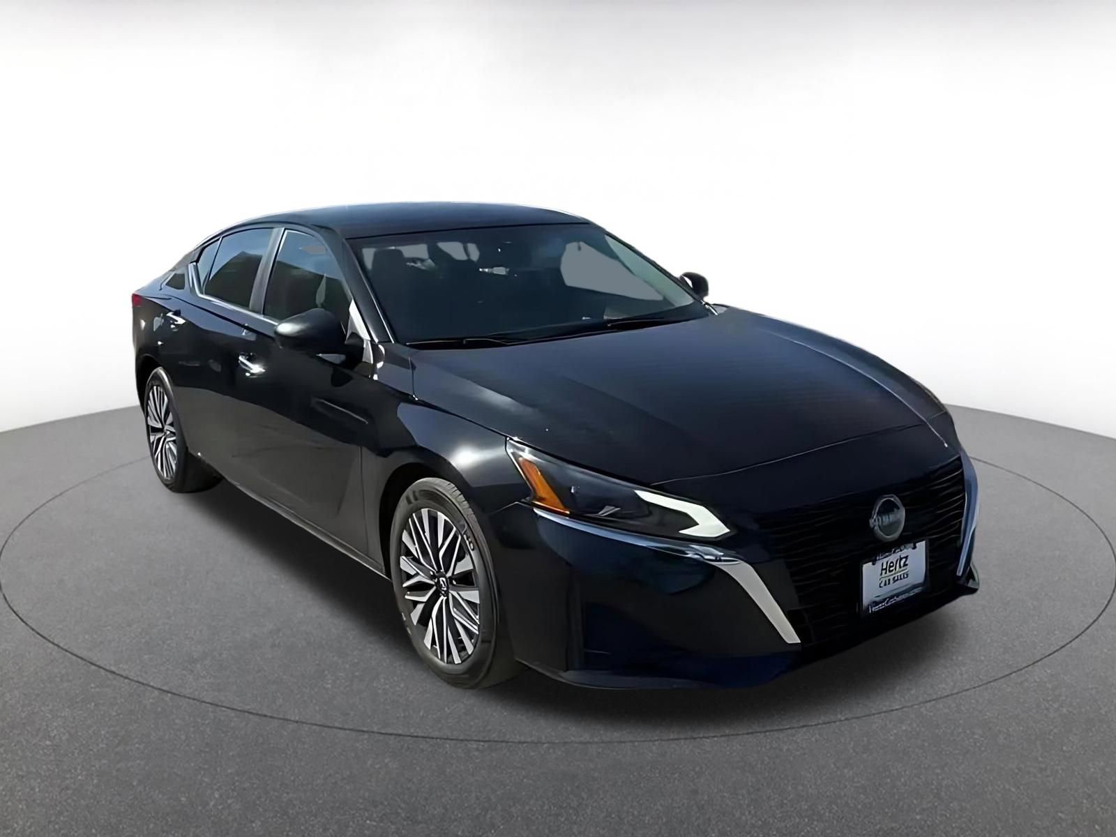 Used 2025 Nissan Altima 2.5 SV FWD image 3