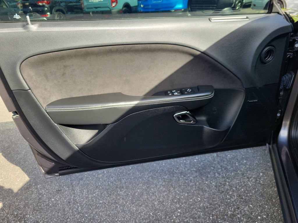 Used 2015 Dodge Challenger SRT Hellcat image 16