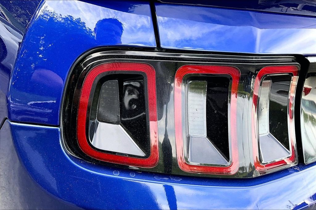 Used 2013 Ford Mustang GT Premium w/ Electronics Pkg RWD image 23