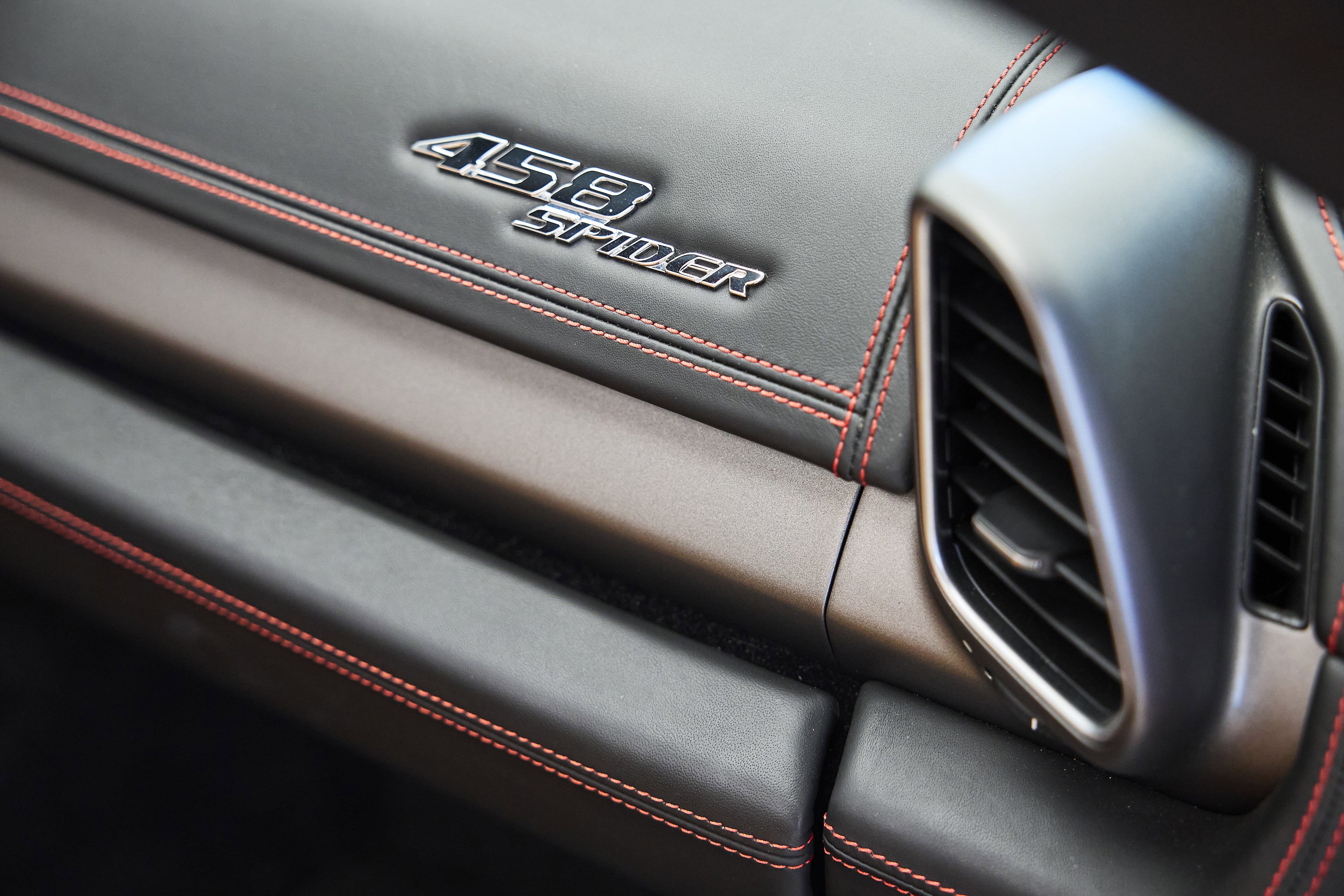 Used 2014 Ferrari 458 Spider image 32