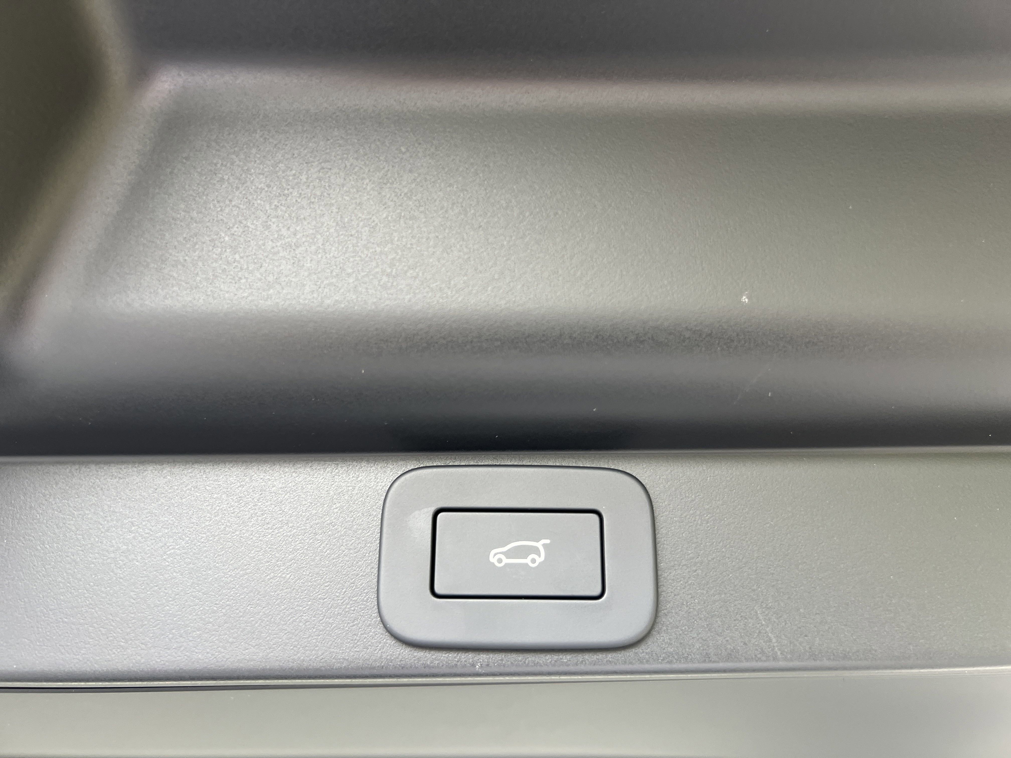 New 2025 Land Rover Range Rover SE image 31