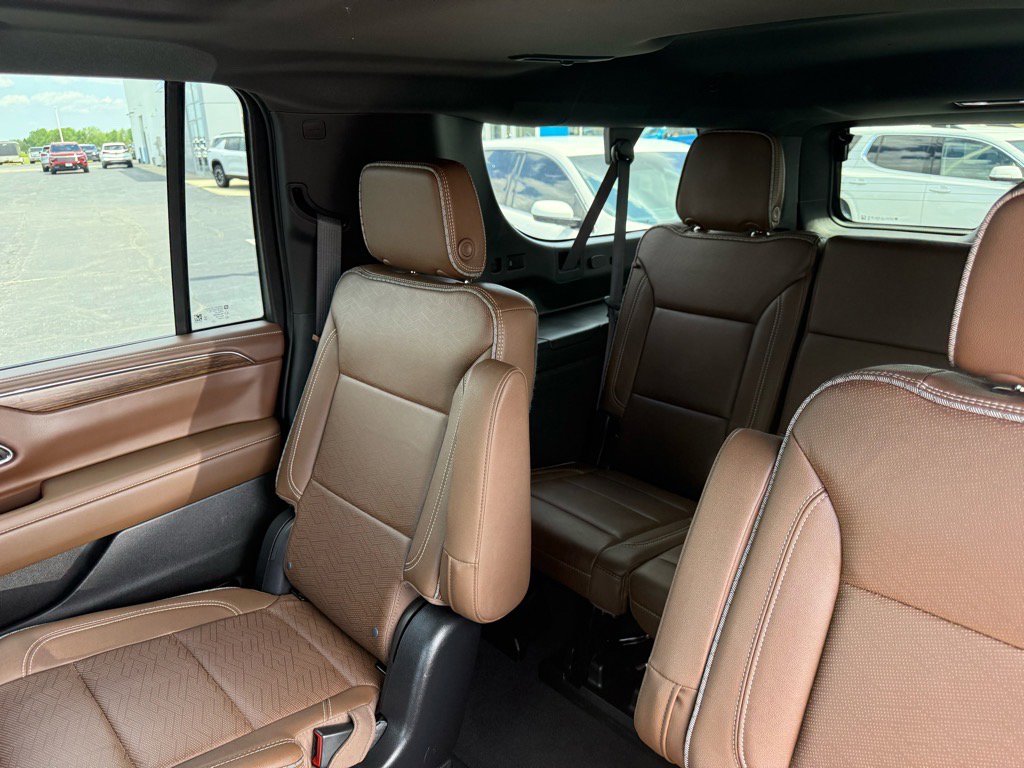 Used 2023 Chevrolet Suburban High Country w/ Max Trailering Package AWD/4WD image 14