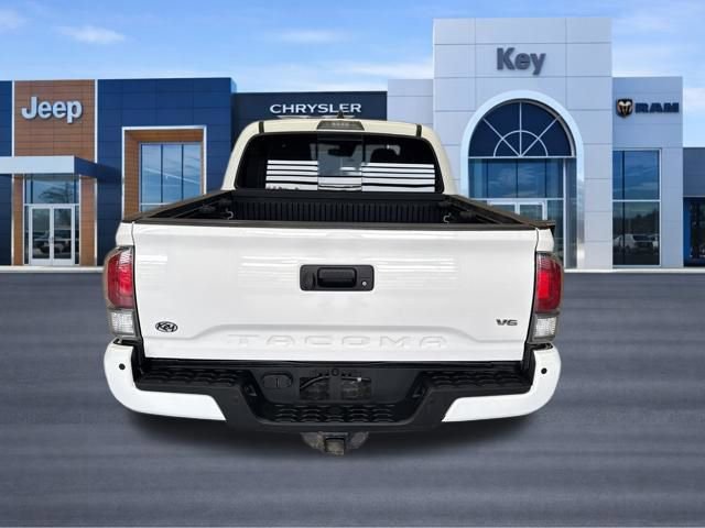 Used 2022 Toyota Tacoma TRD Off-Road w/ Technology Package AWD/4WD image 5