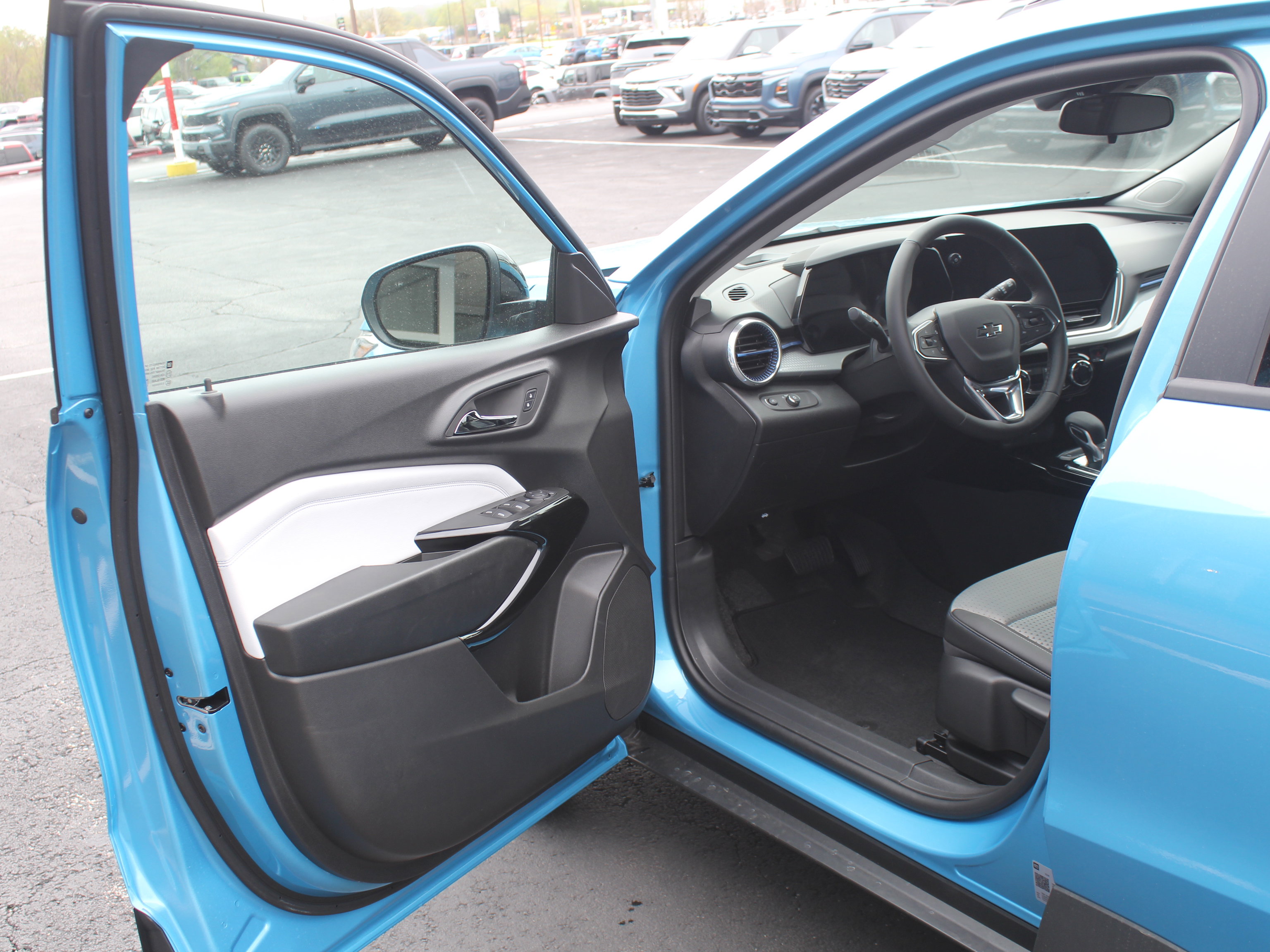 New 2026 Chevrolet Trax LT w/ Driver Confidence Package FWD image 8