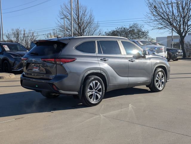 Used 2023 Toyota Highlander XLE image 5