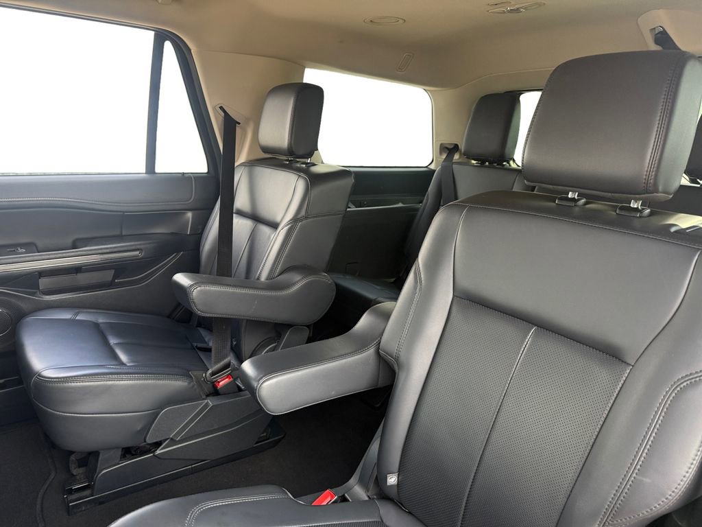 Used 2024 Ford Expedition XLT image 13