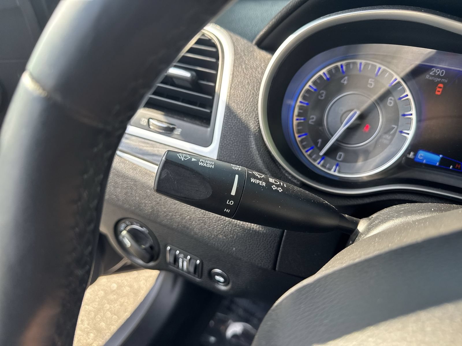 Used 2017 Chrysler 300 Limited RWD image 21