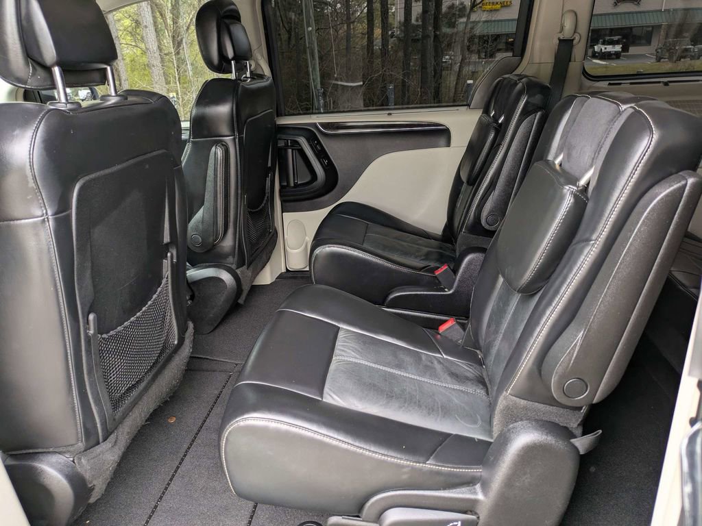 Used 2013 Chrysler Town & Country Limited w/ Luxury Group image 13