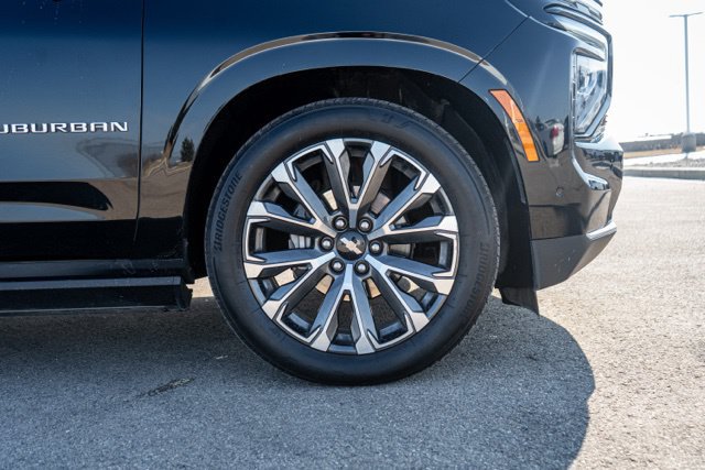 Used 2025 Chevrolet Suburban High Country AWD/4WD image 8