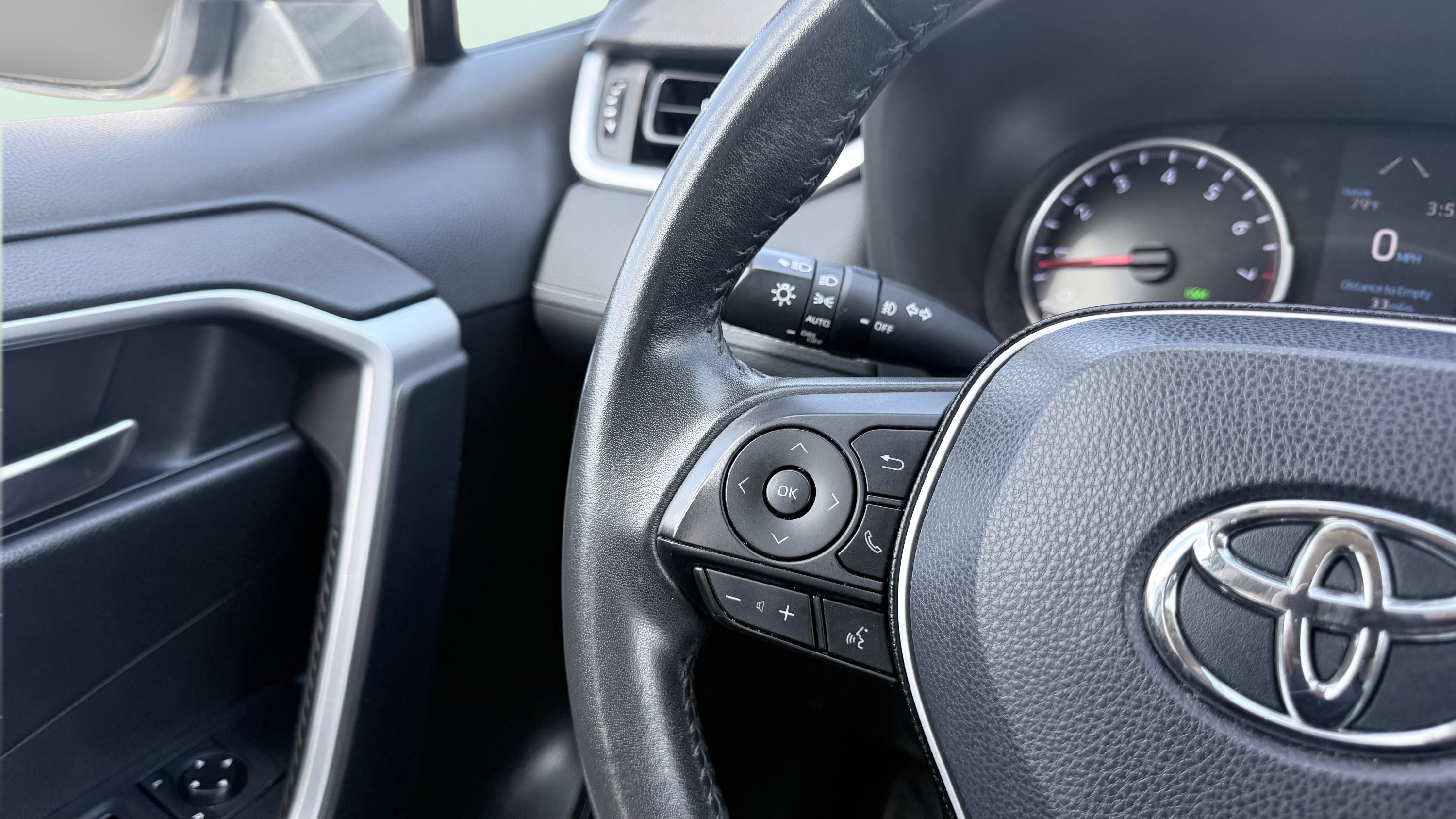 Used 2019 Toyota RAV4 XLE Premium image 65