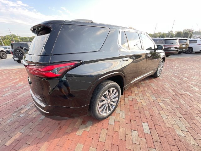 Used 2023 Chevrolet Traverse Premier FWD image 35
