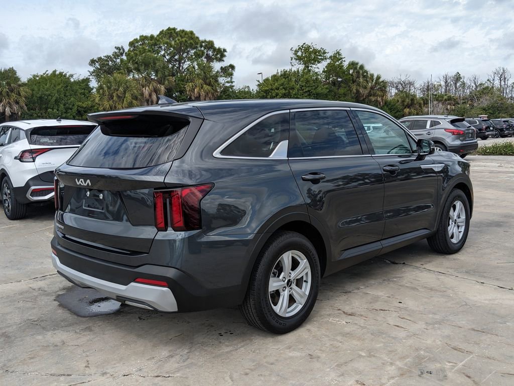 Certified 2024 Kia Sorento LX image 8