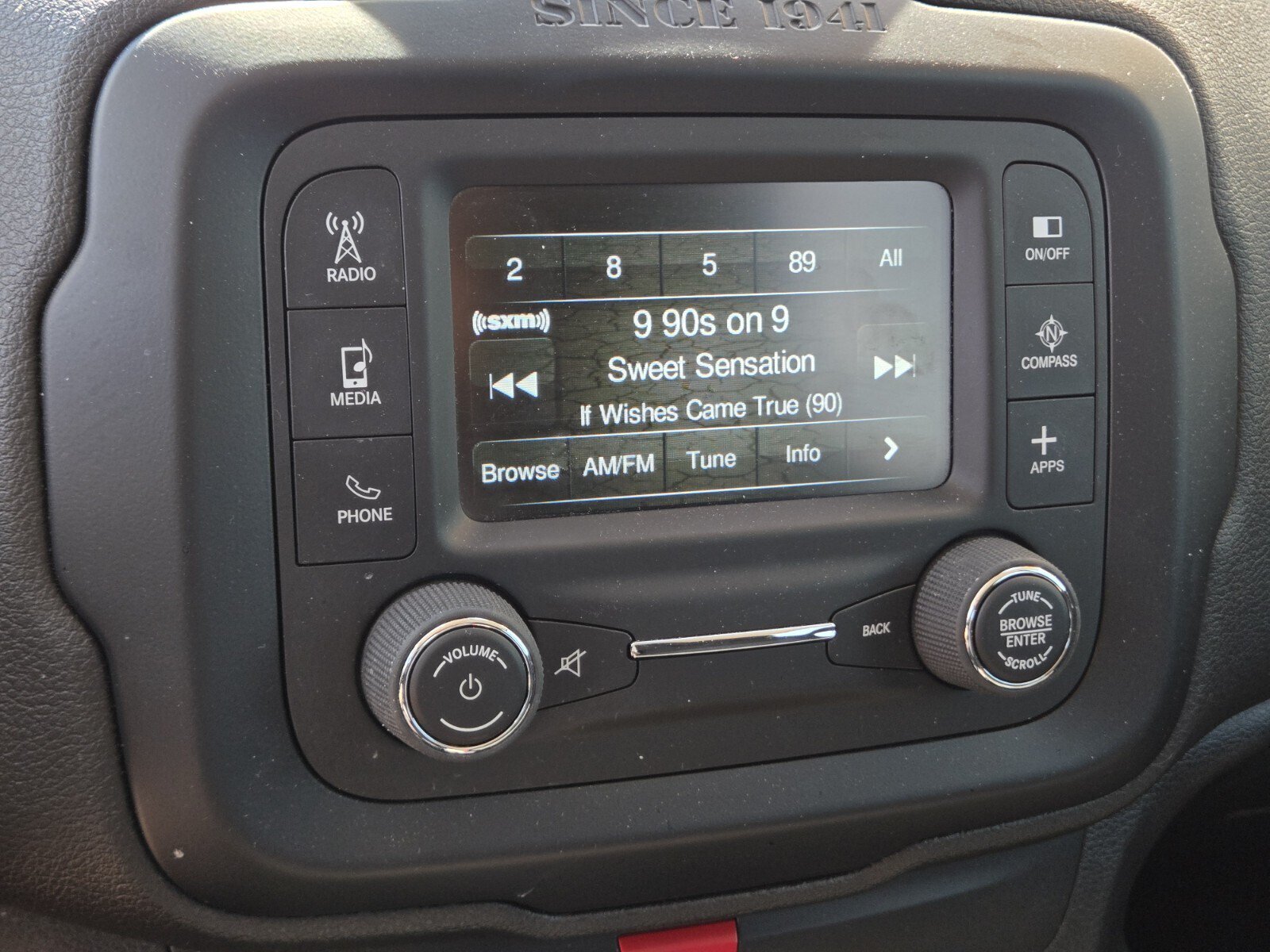 Used 2016 Jeep Renegade Latitude w/ Popular Equipment Group FWD image 17