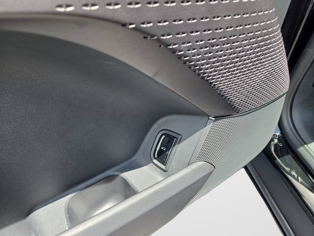 Certified 2024 Cadillac Lyriq Sport w/ LPO, Floor Liner Package AWD/4WD image 17