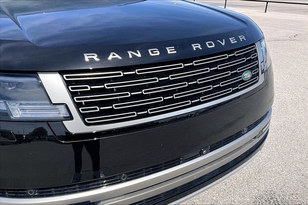 Used 2025 Land Rover Range Rover SE image 29