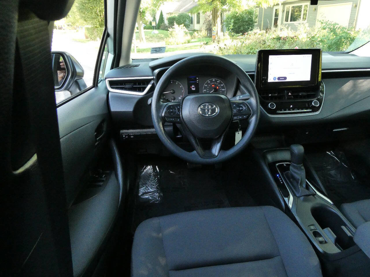 Used 2024 Toyota Corolla LE FWD image 9
