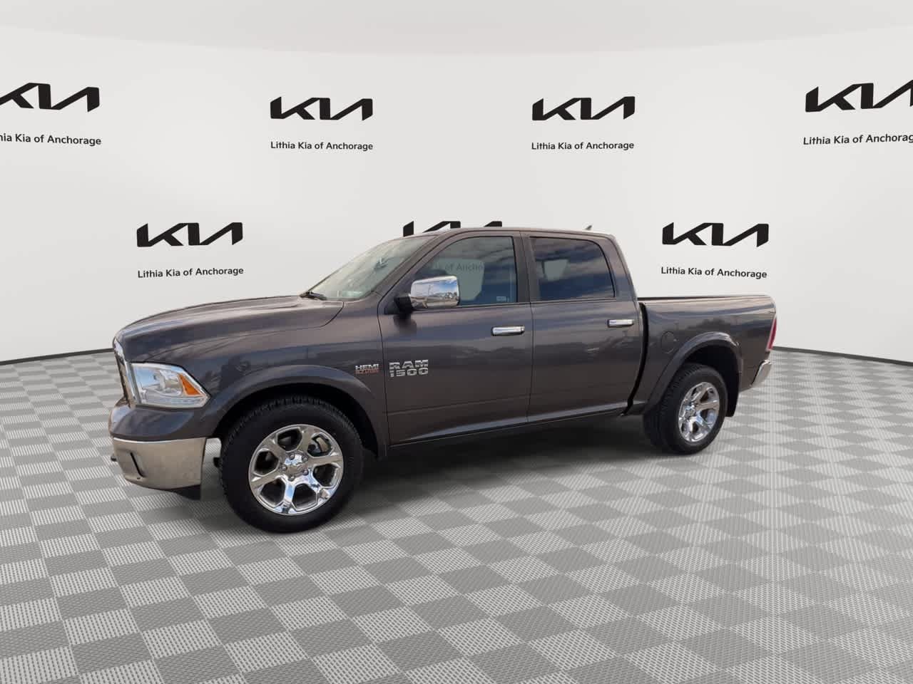 Used 2016 RAM 1500 Laramie w/ Convenience Group AWD/4WD image 4