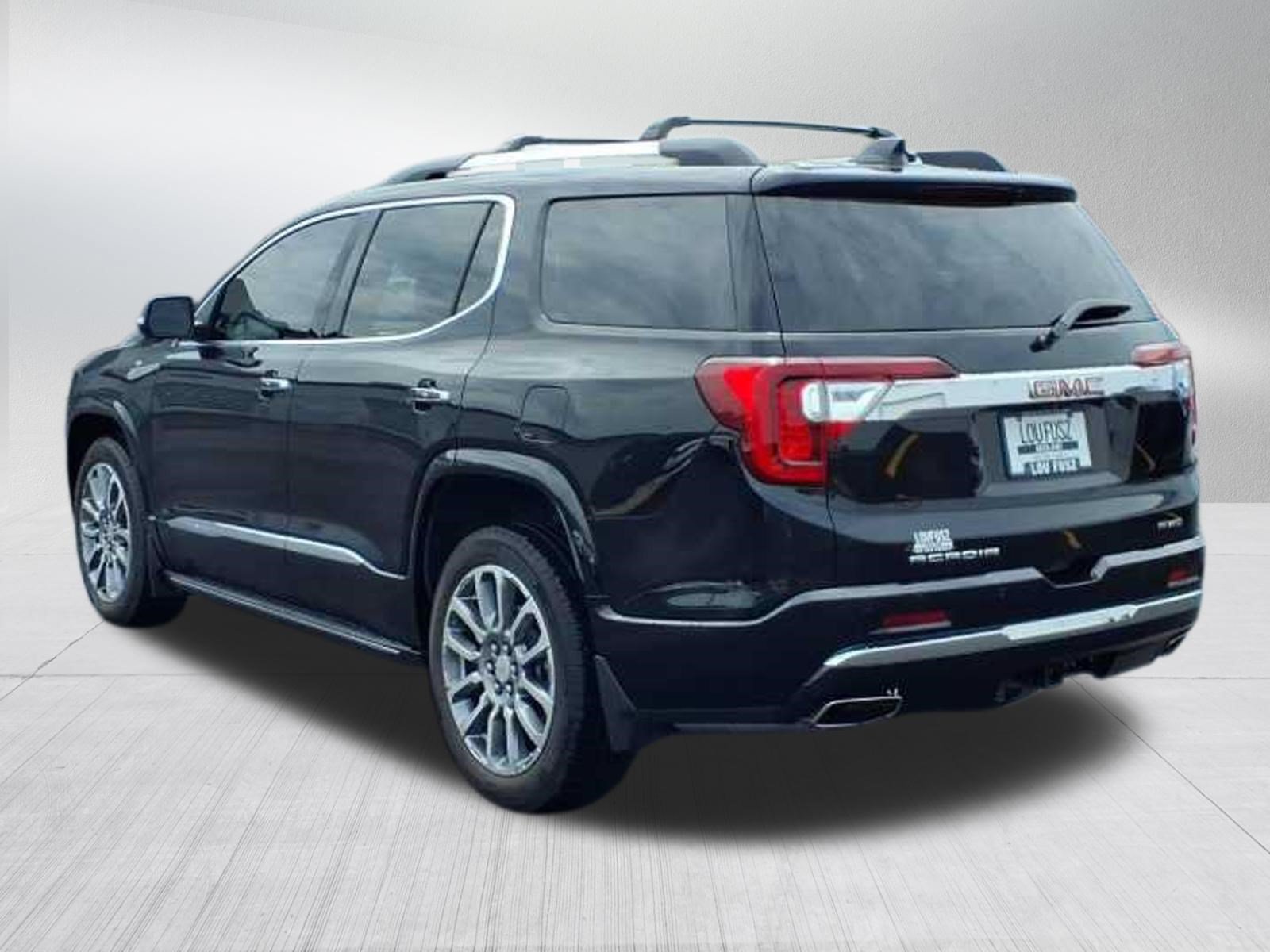 Used 2023 GMC Acadia Denali w/ Denali Ultimate Package AWD/4WD image 3