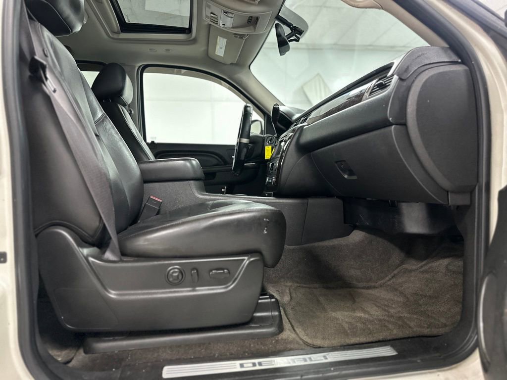 Used 2011 GMC Yukon XL Denali image 26