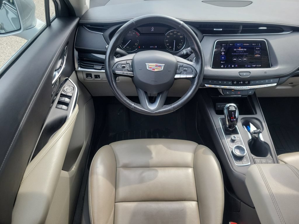 Used 2020 Cadillac XT4 Premium Luxury w/ Cold Weather Package AWD/4WD image 14