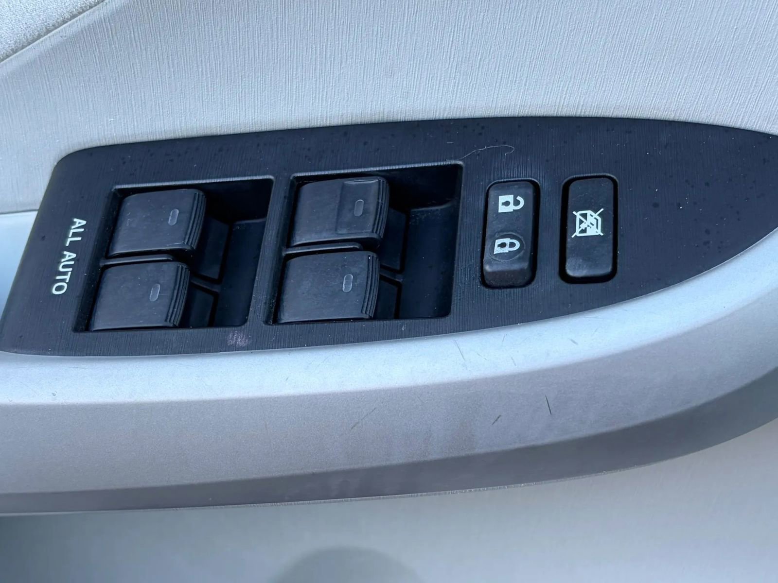 Used 2012 Toyota Prius Three image 24