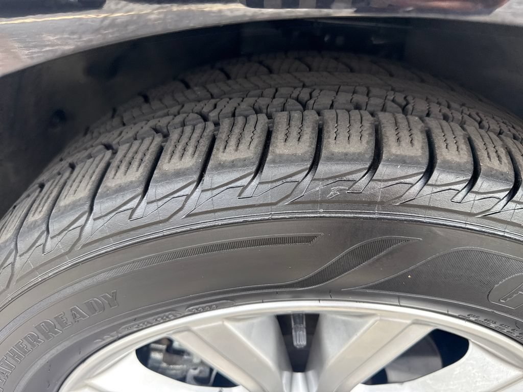Used 2019 Ford Edge Titanium w/ Equipment Group 301A AWD/4WD image 16