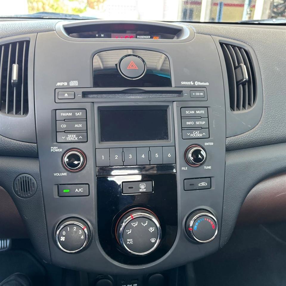 Used 2010 Kia Forte EX image 12