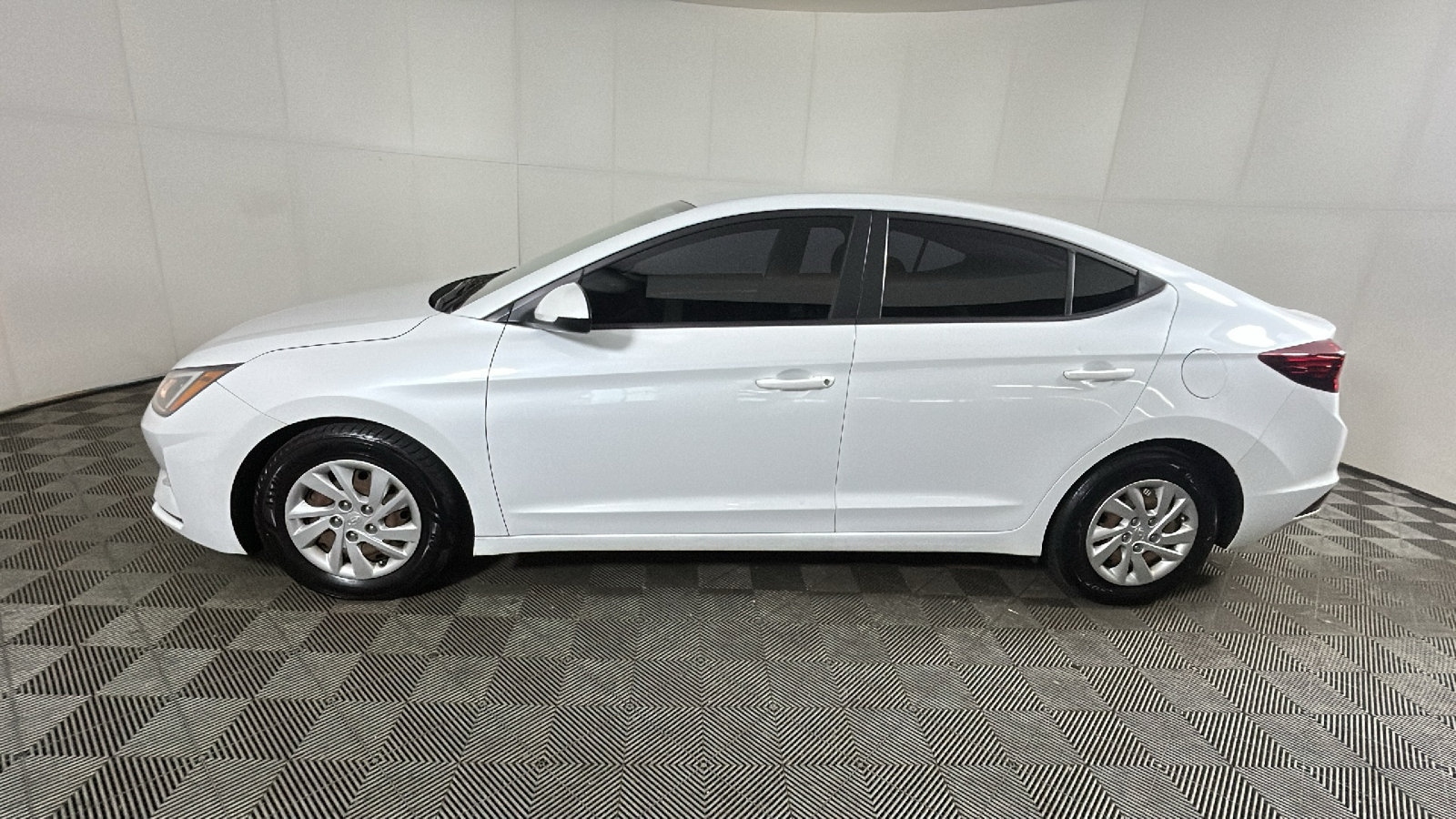 Used 2020 Hyundai Elantra SE w/ Cargo Package (C1) FWD image 7