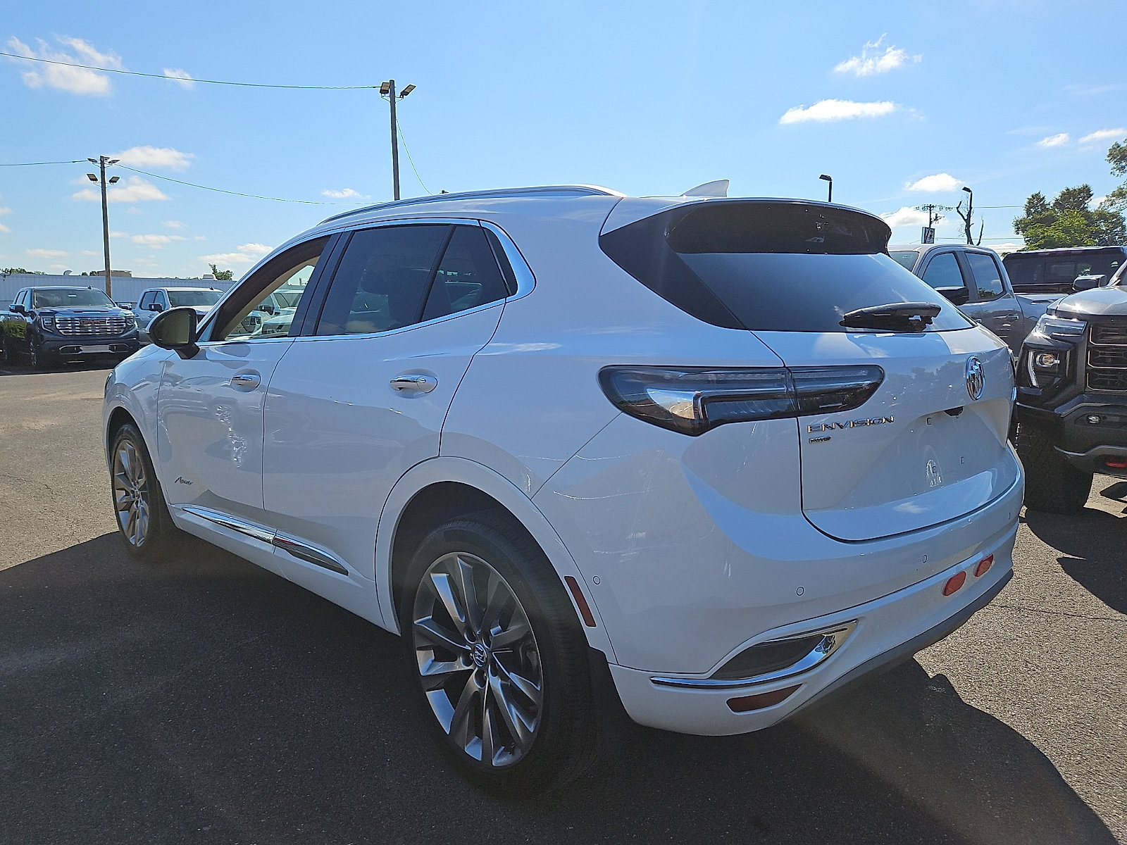 Used 2022 Buick Envision Avenir w/ Technology Package II AWD/4WD image 4