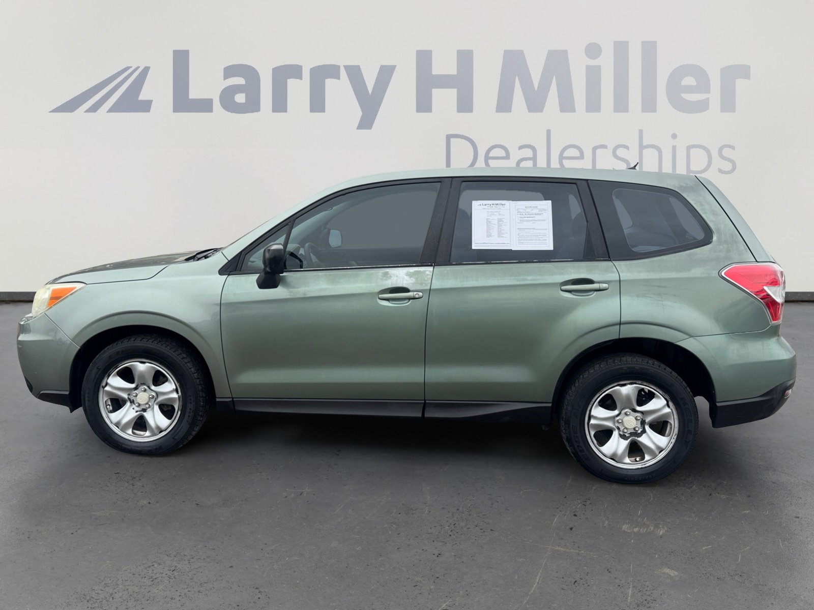 Used 2014 Subaru Forester 2.5i AWD/4WD image 2