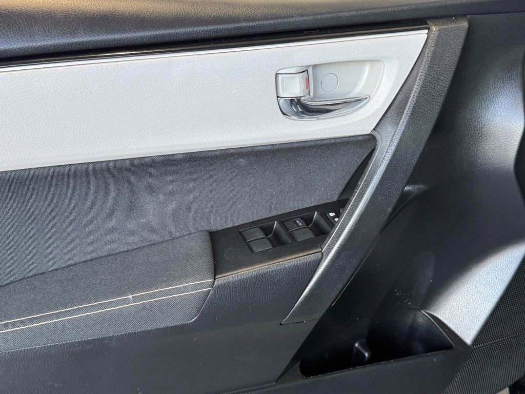 Used 2018 Toyota Corolla LE w/ Carpet Mat Package (TMS) image 18