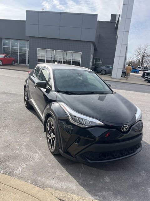 Used 2020 Toyota C-HR XLE video 1