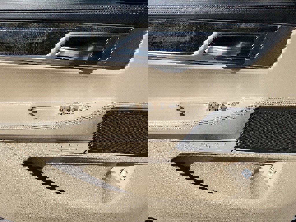 Used 2019 BMW 740i xDrive w/ Executive Package image 14