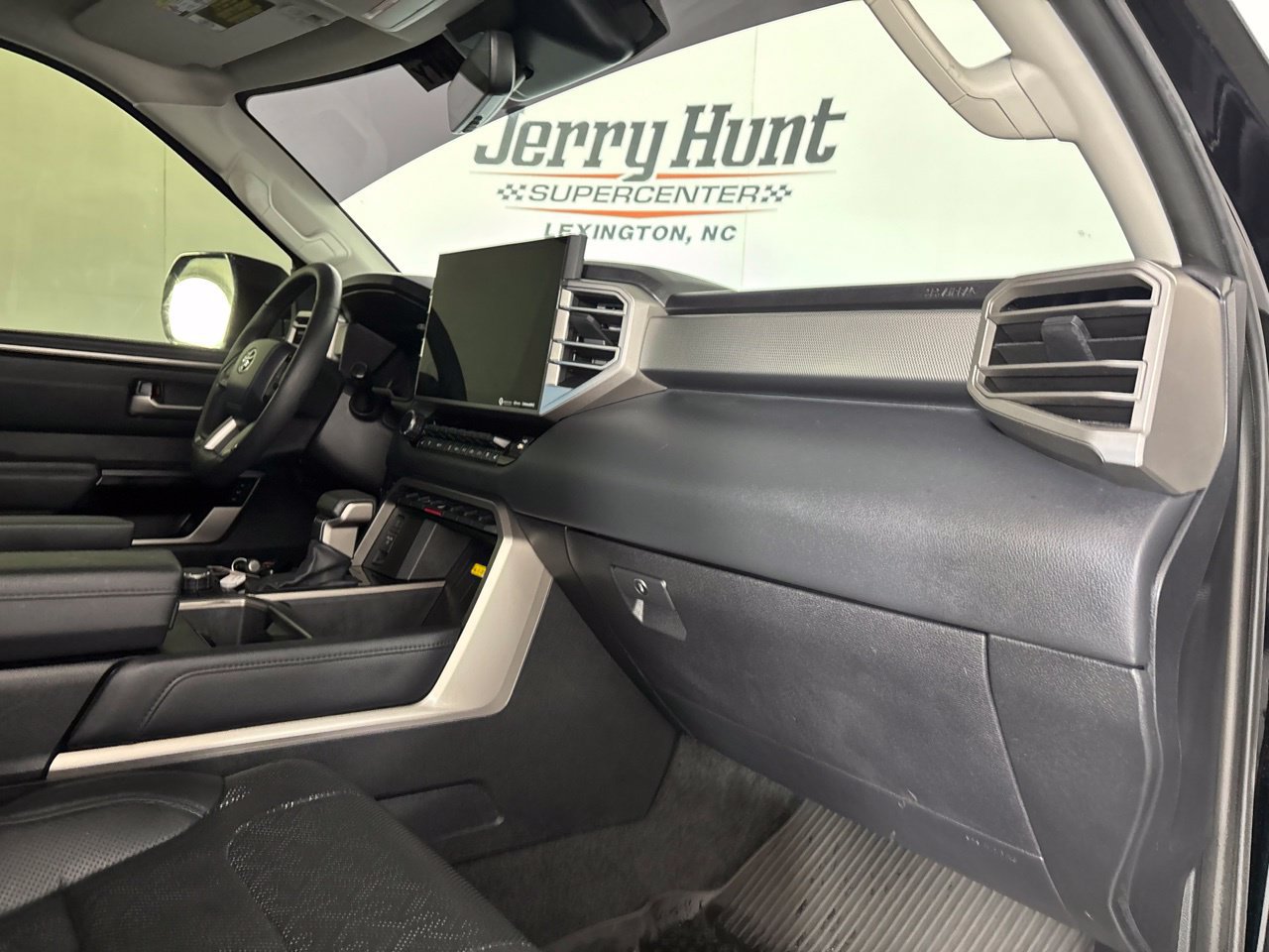 Used 2023 Toyota Tundra Limited w/ Power Package AWD/4WD image 31