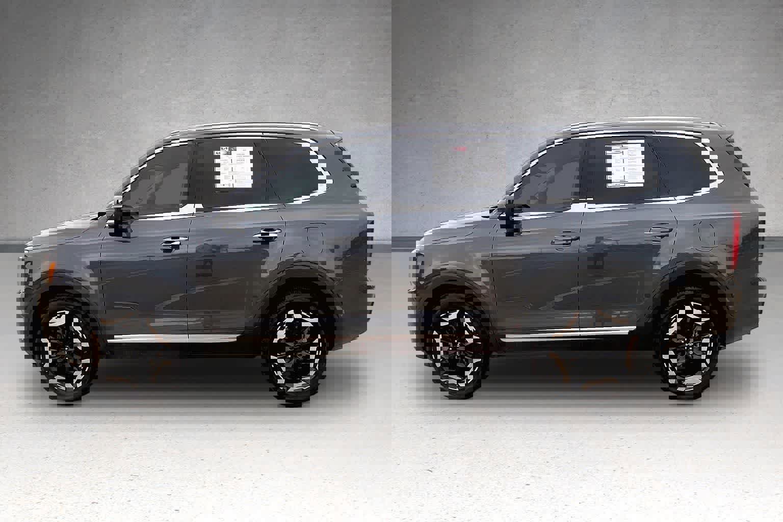 Used 2023 Kia Telluride S w/ S Sunroof Package FWD image 3