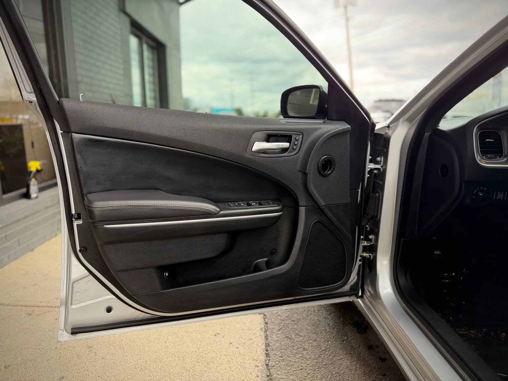 Used 2019 Dodge Charger SXT w/ Leather Interior Group RWD image 7