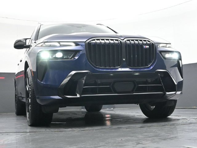 Certified 2025 BMW X7 M60i AWD/4WD image 41