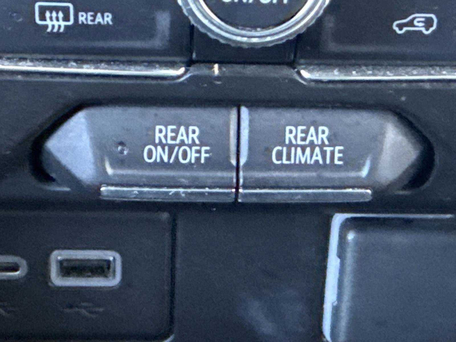 Used 2021 GMC Yukon SLE image 18