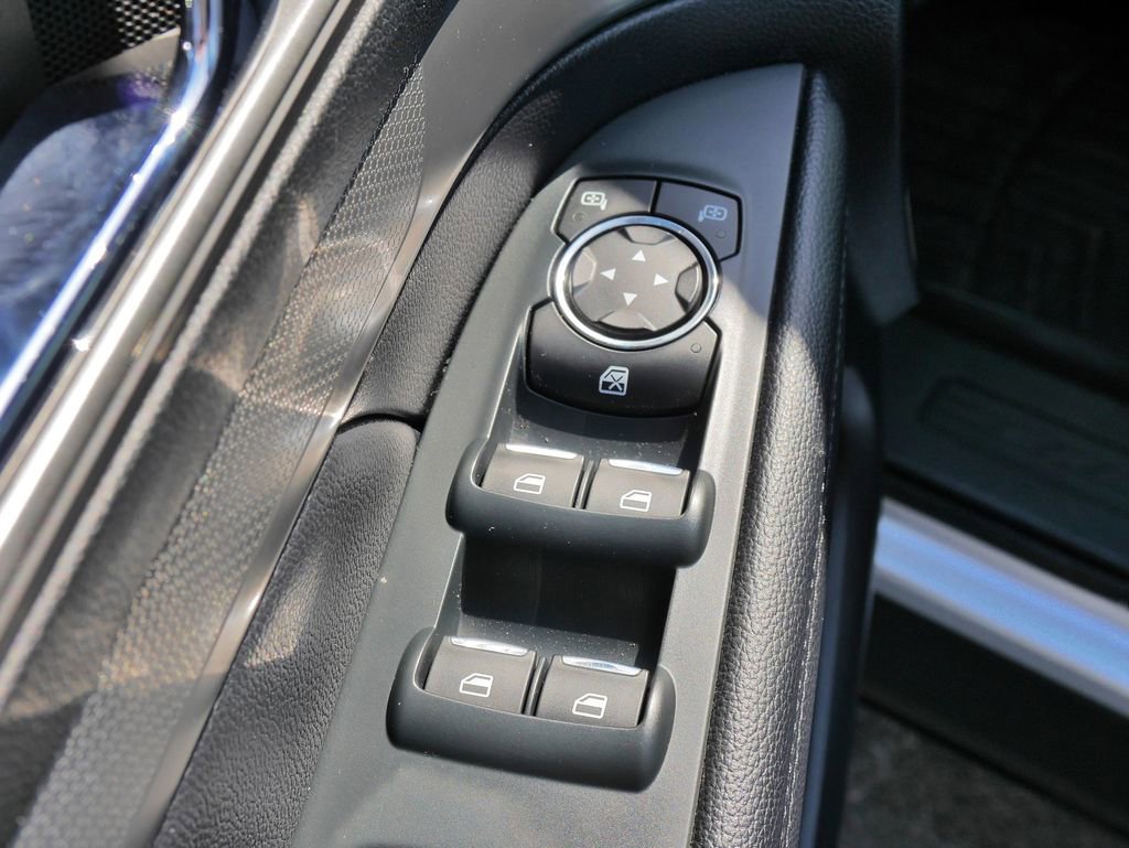 Used 2018 Ford Explorer XLT w/ Equipment Group 202A image 21