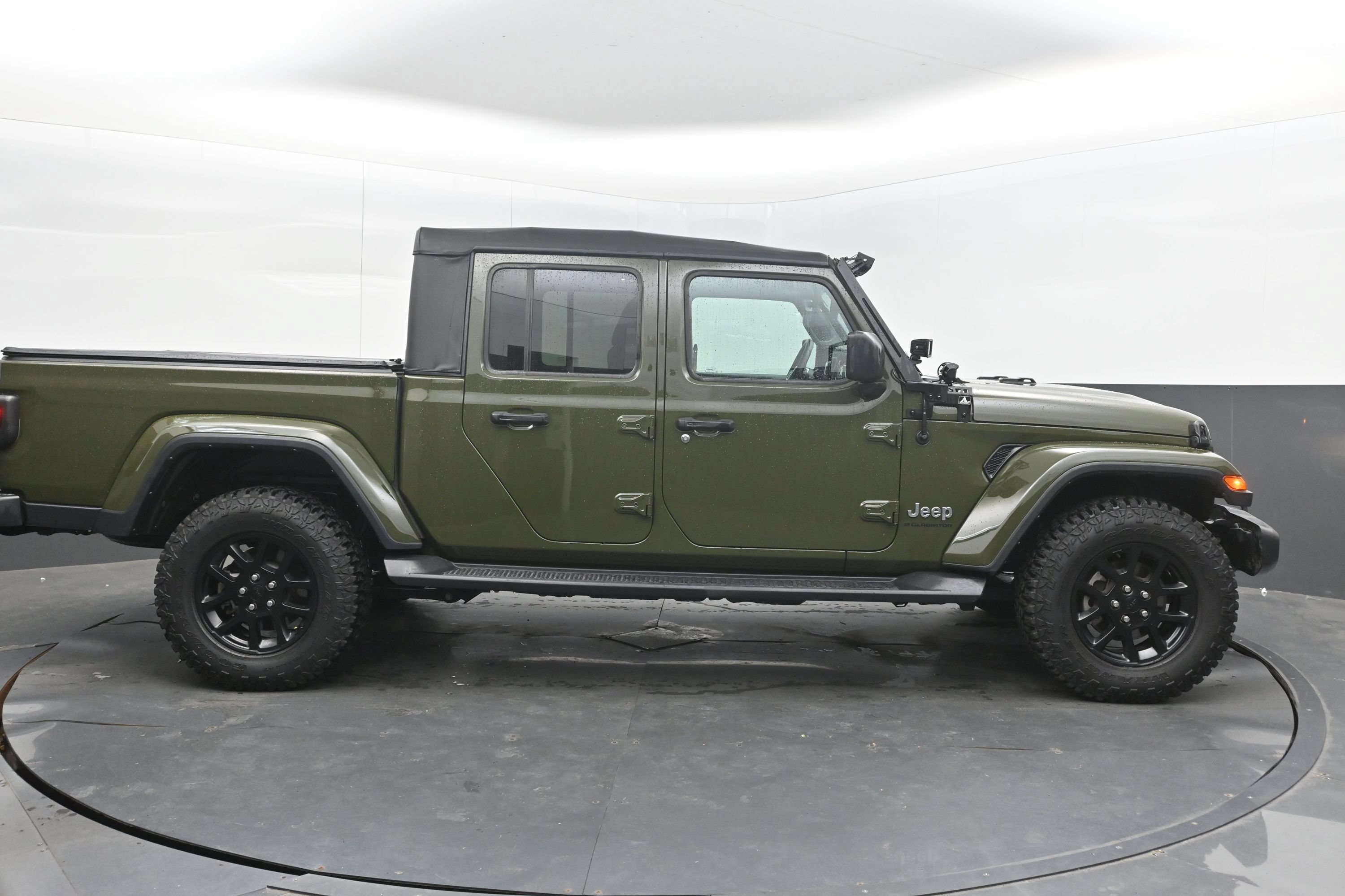 Used 2023 Jeep Gladiator Overland AWD/4WD image 10