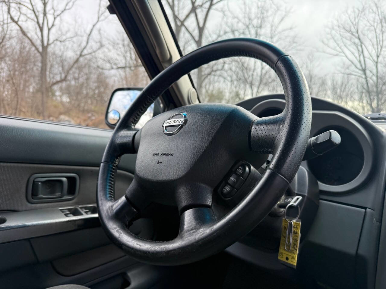 Used 2002 Nissan Frontier SE image 25