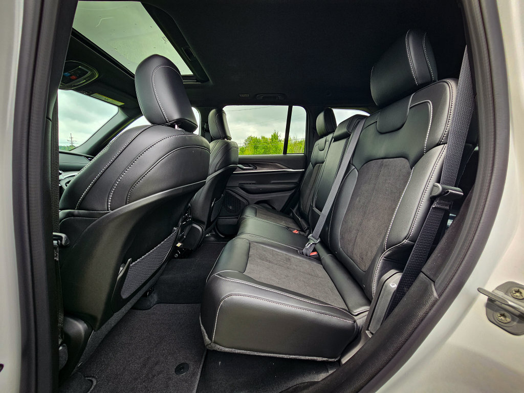New 2026 Jeep Grand Cherokee Altitude AWD/4WD image 35
