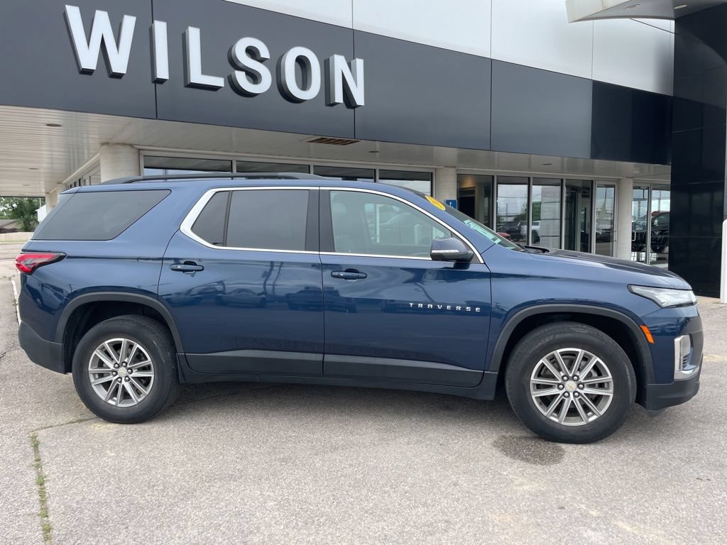 Used 2022 Chevrolet Traverse LT FWD image 2