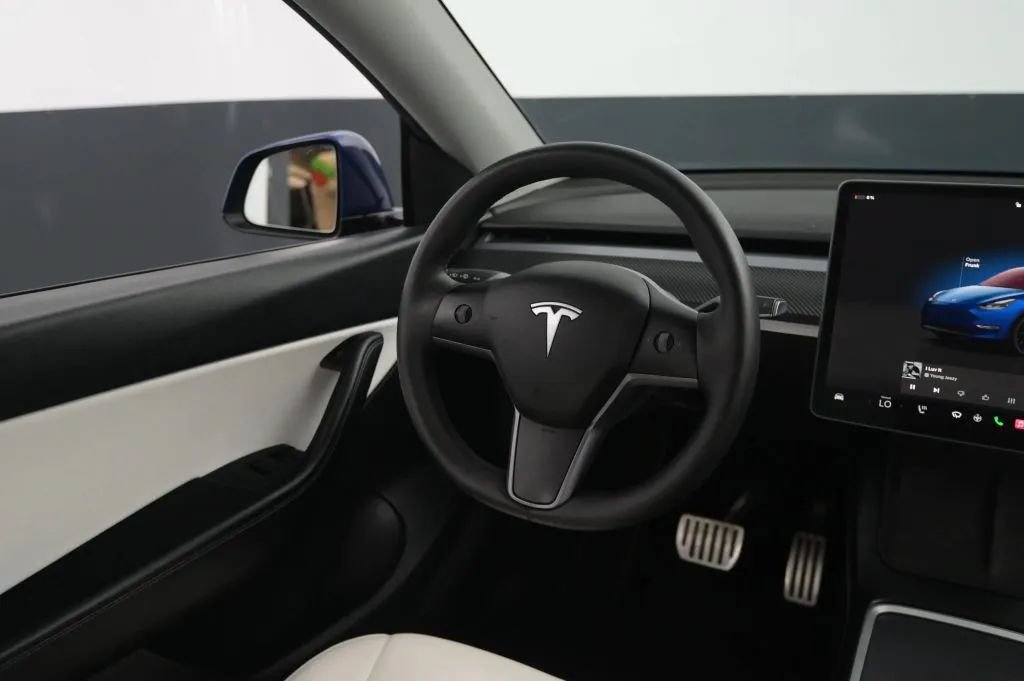 Used 2022 Tesla Model Y Performance AWD/4WD image 35