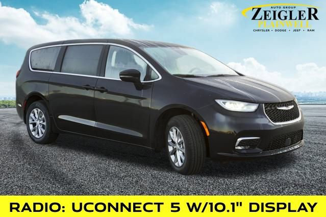 New 2026 Chrysler Pacifica Select image 4