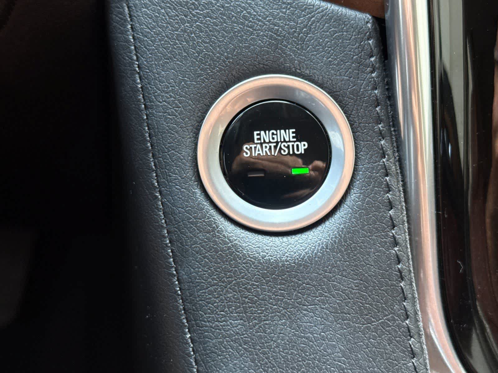 Used 2020 Cadillac Escalade Premium Luxury AWD/4WD image 25