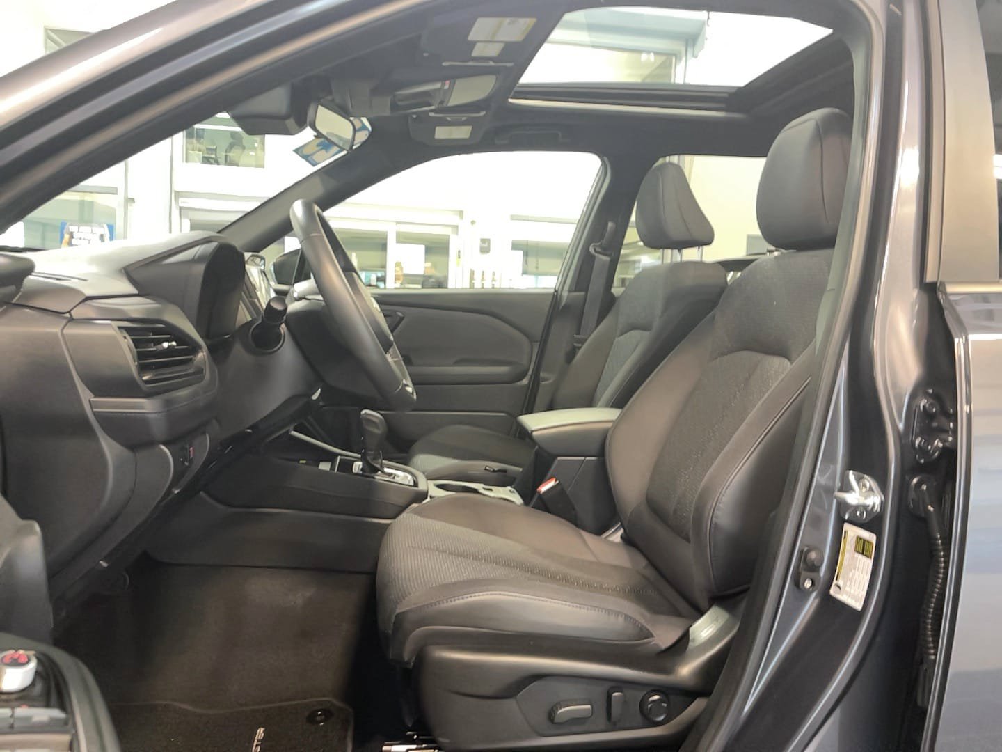 Used 2025 Subaru Forester Premium AWD/4WD image 6