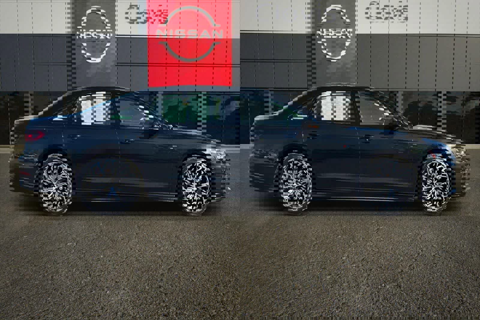 Used 2023 Audi A8 L 3.0T image 9