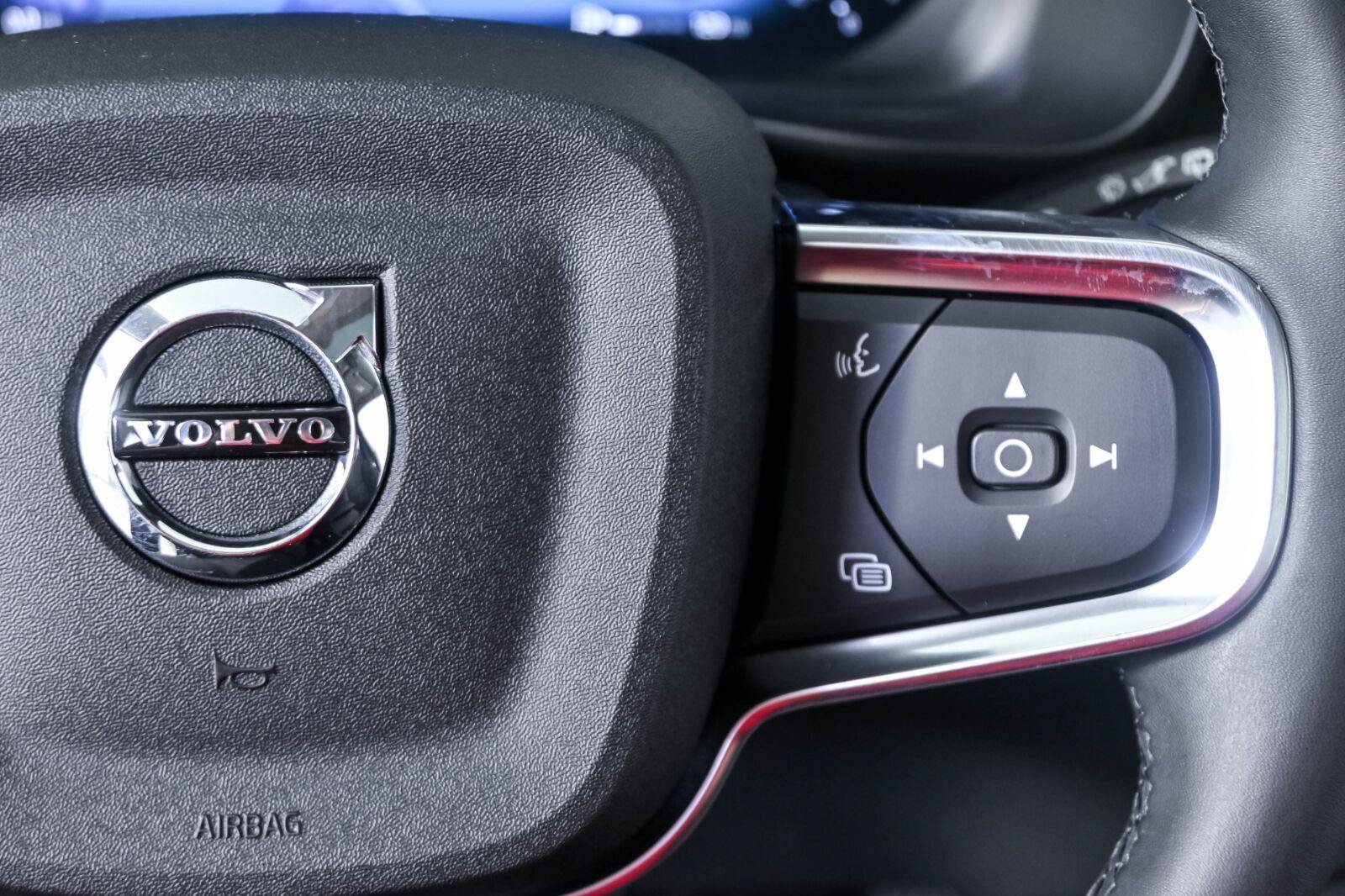 Certified 2023 Volvo XC40 B5 Plus w/ Climate Package AWD/4WD image 11