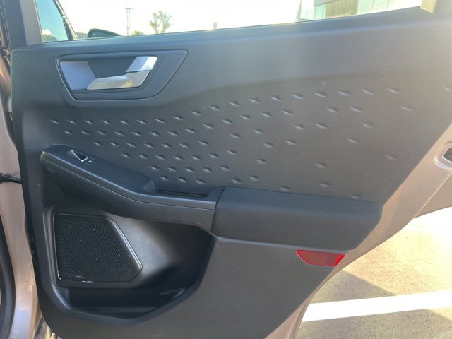 Used 2020 Ford Escape SE image 12